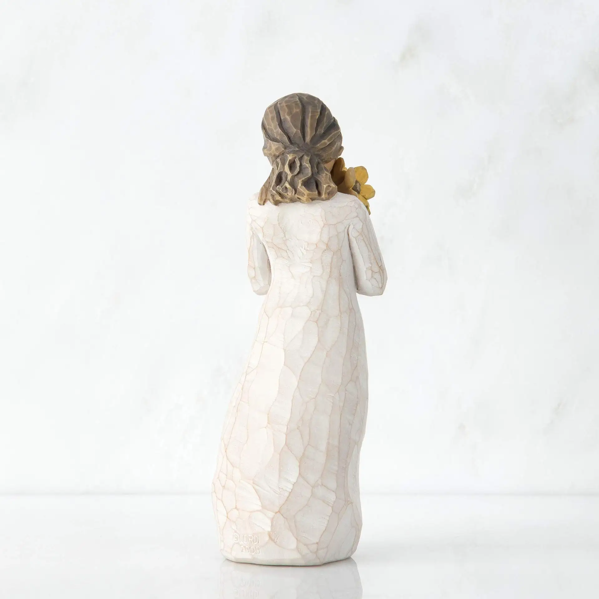 Angel Girl with Flower Statue Sculpture Adorable Miniature Crafts Resin Desktop Ornament Figurines Friend Family Gift