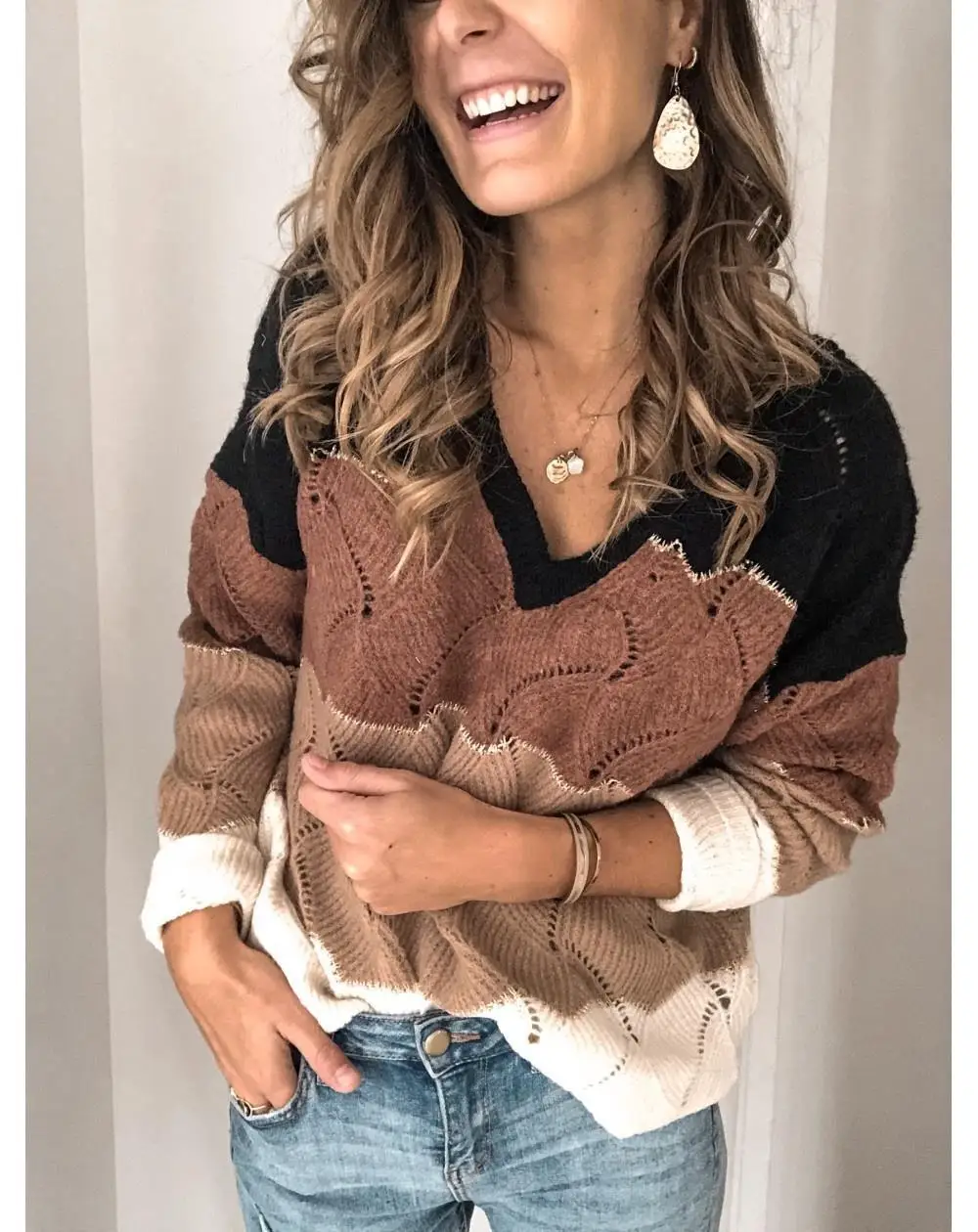 2025 Autumn/Winter New Women's Color blocked Design Warm Round Neck Long Sleeve Sweater Knitted Sweater Versatile Hoodie