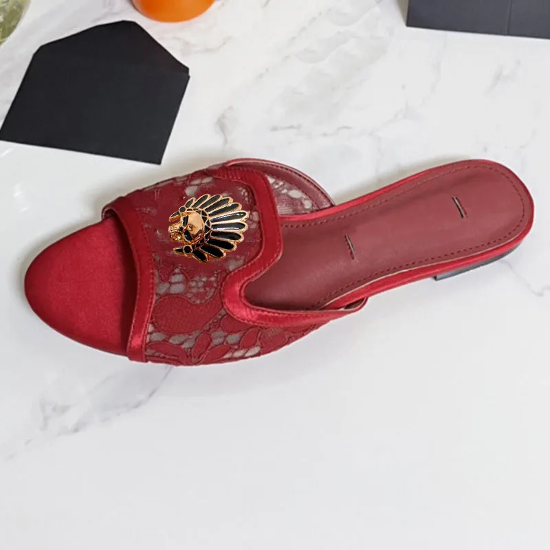 نعال مسطحة جديدة من قطعة واحدة مفتوحة من الأمام لملابس خارجية نسائية مع شباشب مثيرة من الدانتيل بإبزيم من حجر الراين