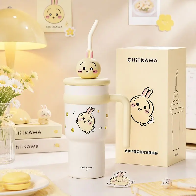 Schattige Chiikawa geïsoleerde beker 700ML grote capaciteit roestvrijstalen waterbeker met handvat, rietje, deksel en poppenversiering, houdt koude en warme dranken vast.