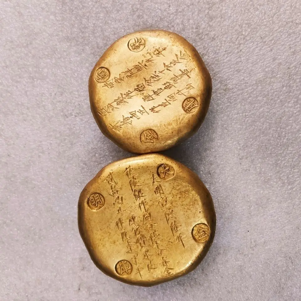 Qianlong Wushi two  cakes, ancient  nugget  cakes Tang Song Yuan Ming Qing Wushi two gilt  cake ornament one