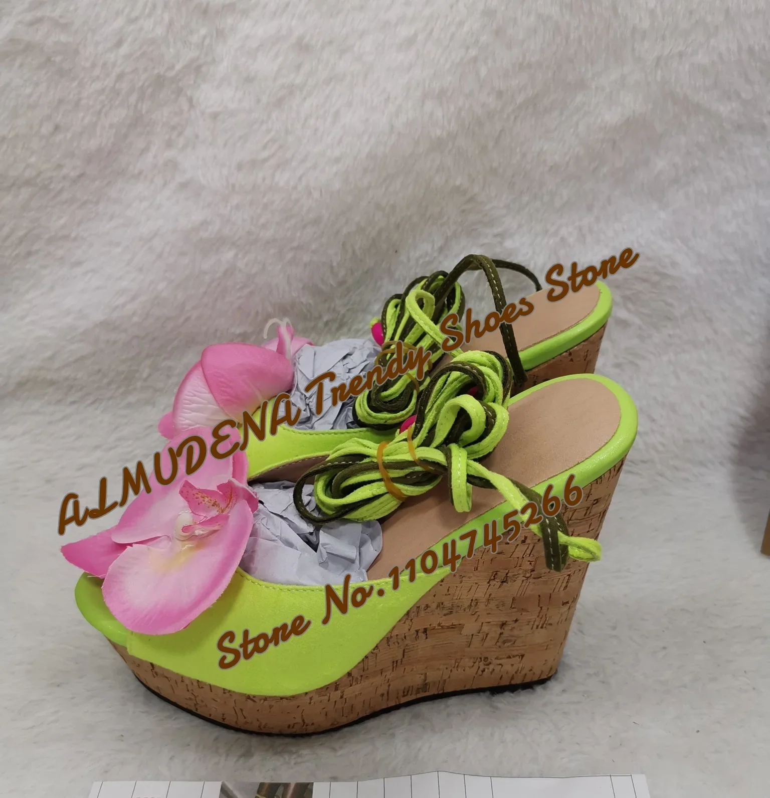 Женские босоножки на пробковой платформе с розовым цветком, деревянные модельные туфли на танкетке с розовым цветком, неоново-зеленые туфли-лодочки на шнуровке с открытой пяткой