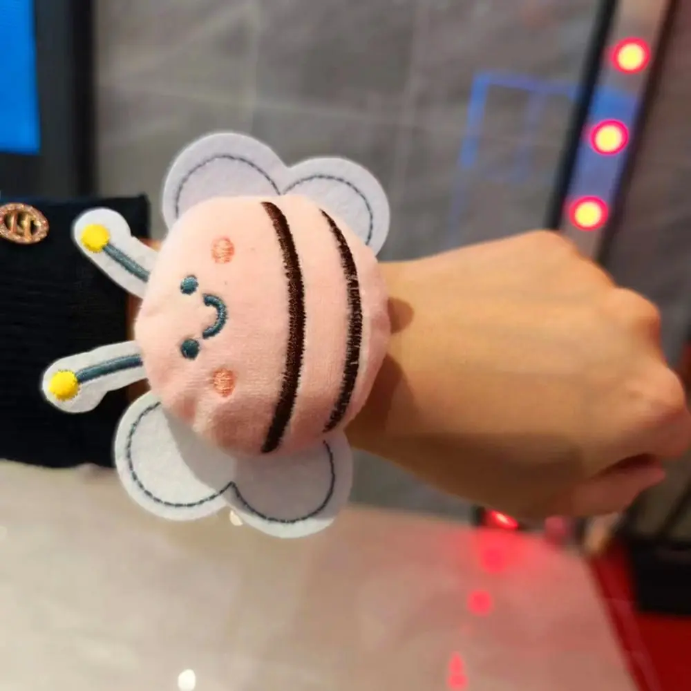 Creative Children's Patting Ring Plush Soft Small Bee Bracelet Student Reward Small Gift Cute Animal Patting Ring Christmas Toy