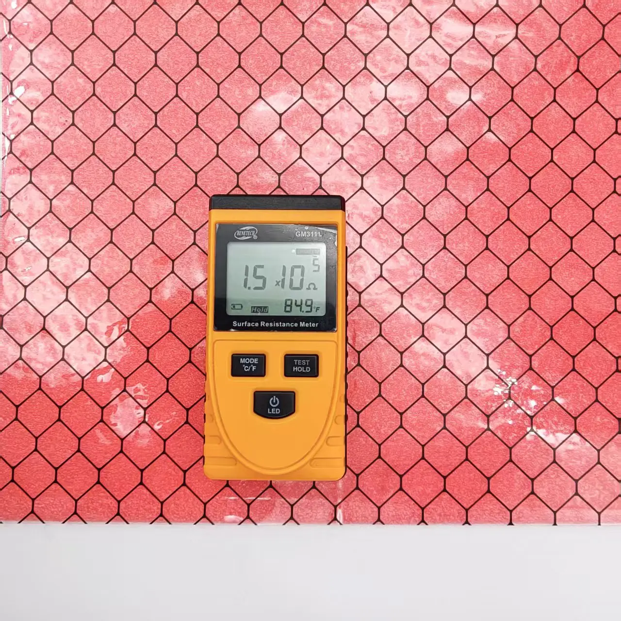 Cortina compuesta de grade condutora 2025Red com espuma EPE isolada 10E5-7 Ω Divisória ESD macia de superfície e junta de amortecimento