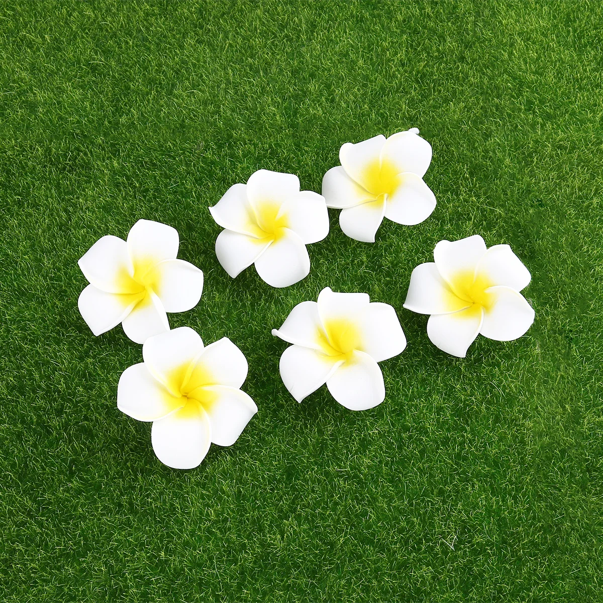 

100Pcs 6Cm Foam Plumeria Flowers White Lifelike Artificial Blooms for Wedding Ceremony Party House Decoration DIY Craft Projects