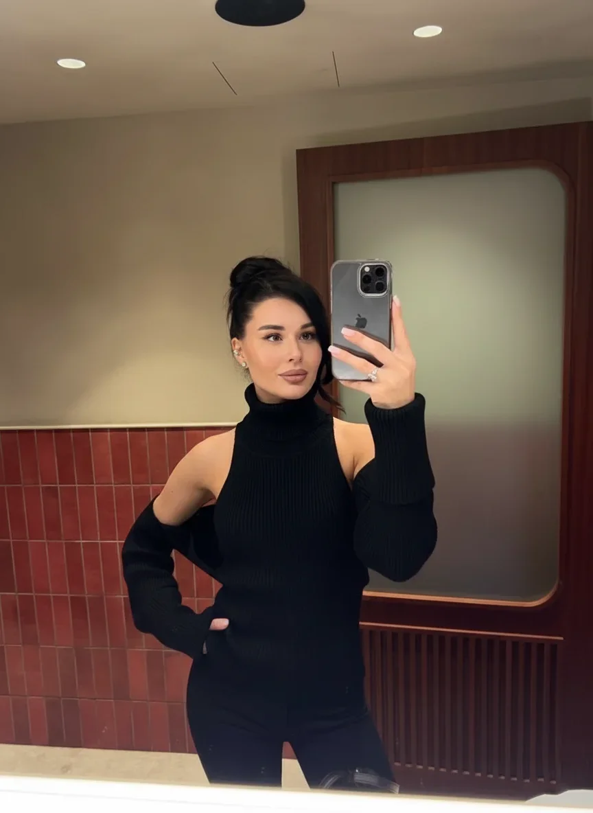 Black Top and Cape