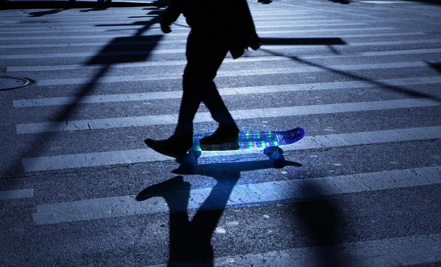 لوح تزلج بإضاءة LED مقاس 22 بوصة للمبتدئين، لوح ريترو صغير كامل مع عجلات ناعمة ومتينة