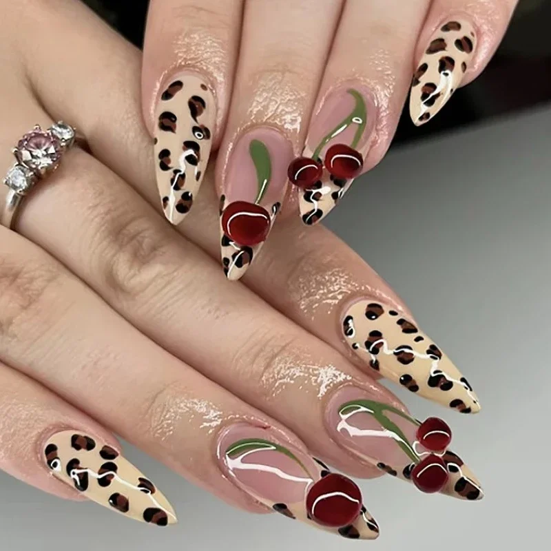 Uñas postizas largas puntiagudas con estampado de leopardo, decoradas con cerezas, flores, corazones y bailarinas, estilo almendra 2