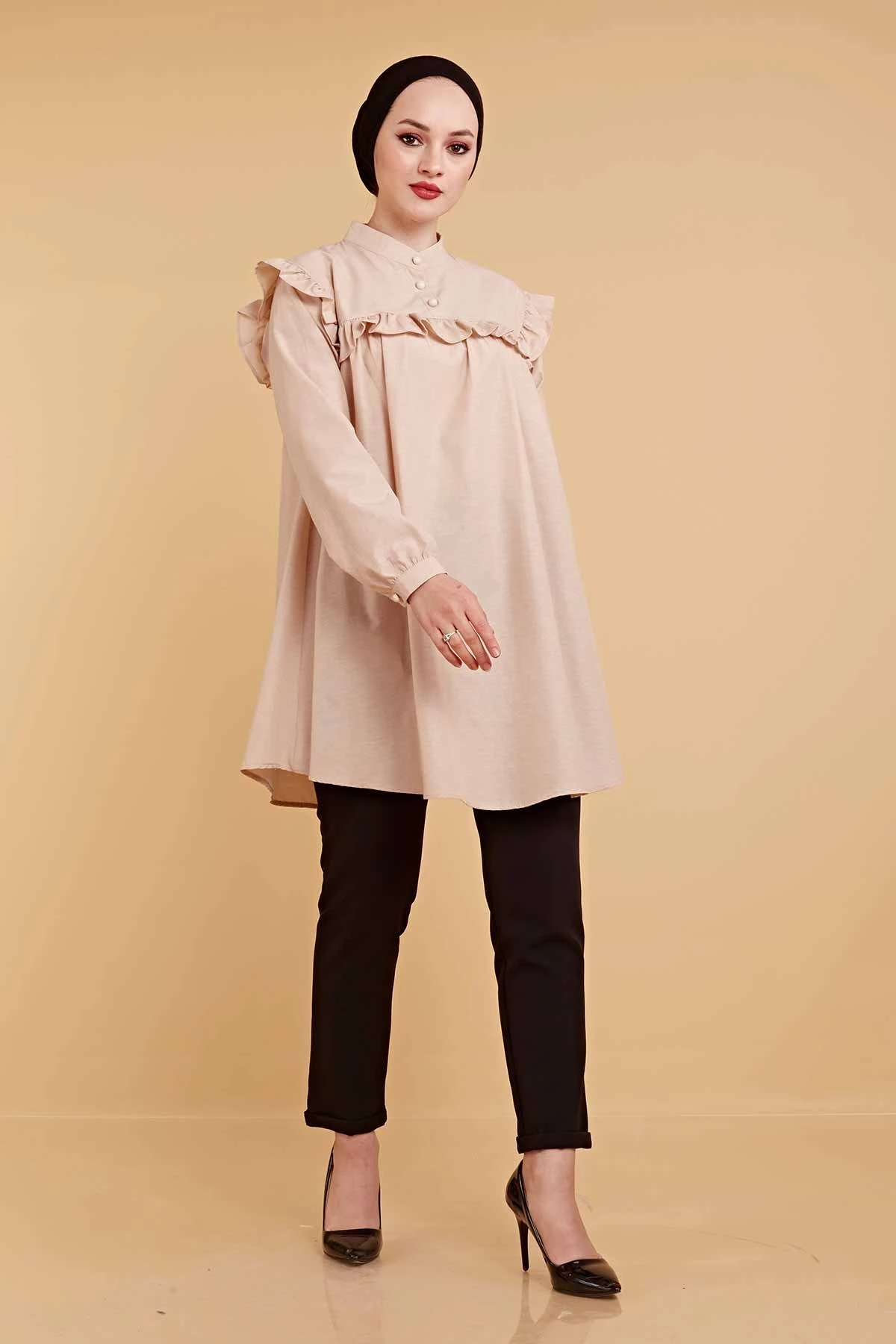 

Shoulder Frilly Tunic SAG Beige