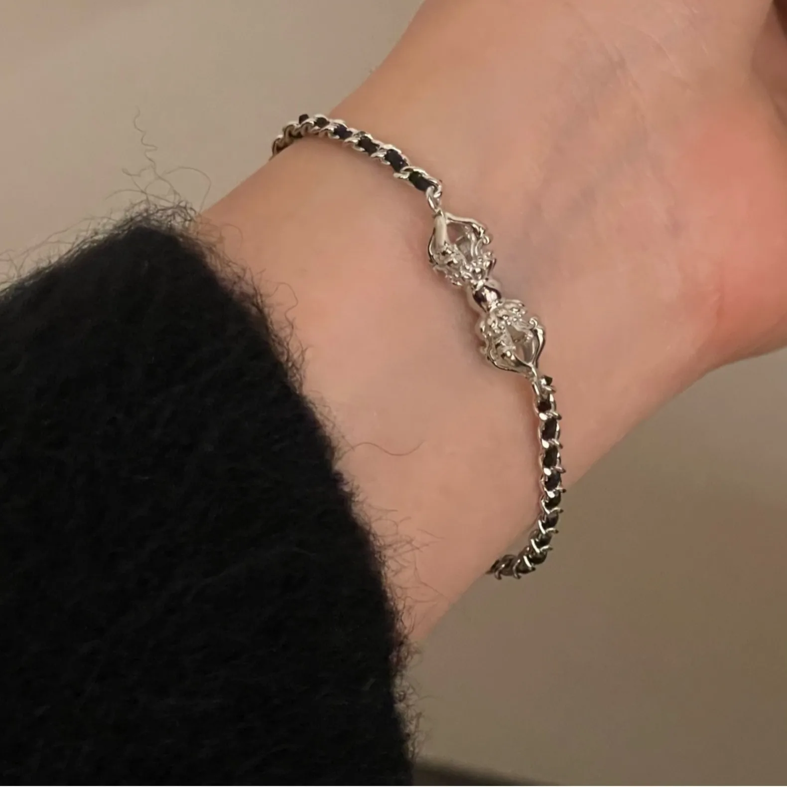 

S925 pure silver antique diamond pestle woven rope bracelet for women, with a light luxury temperament and a high-end feel