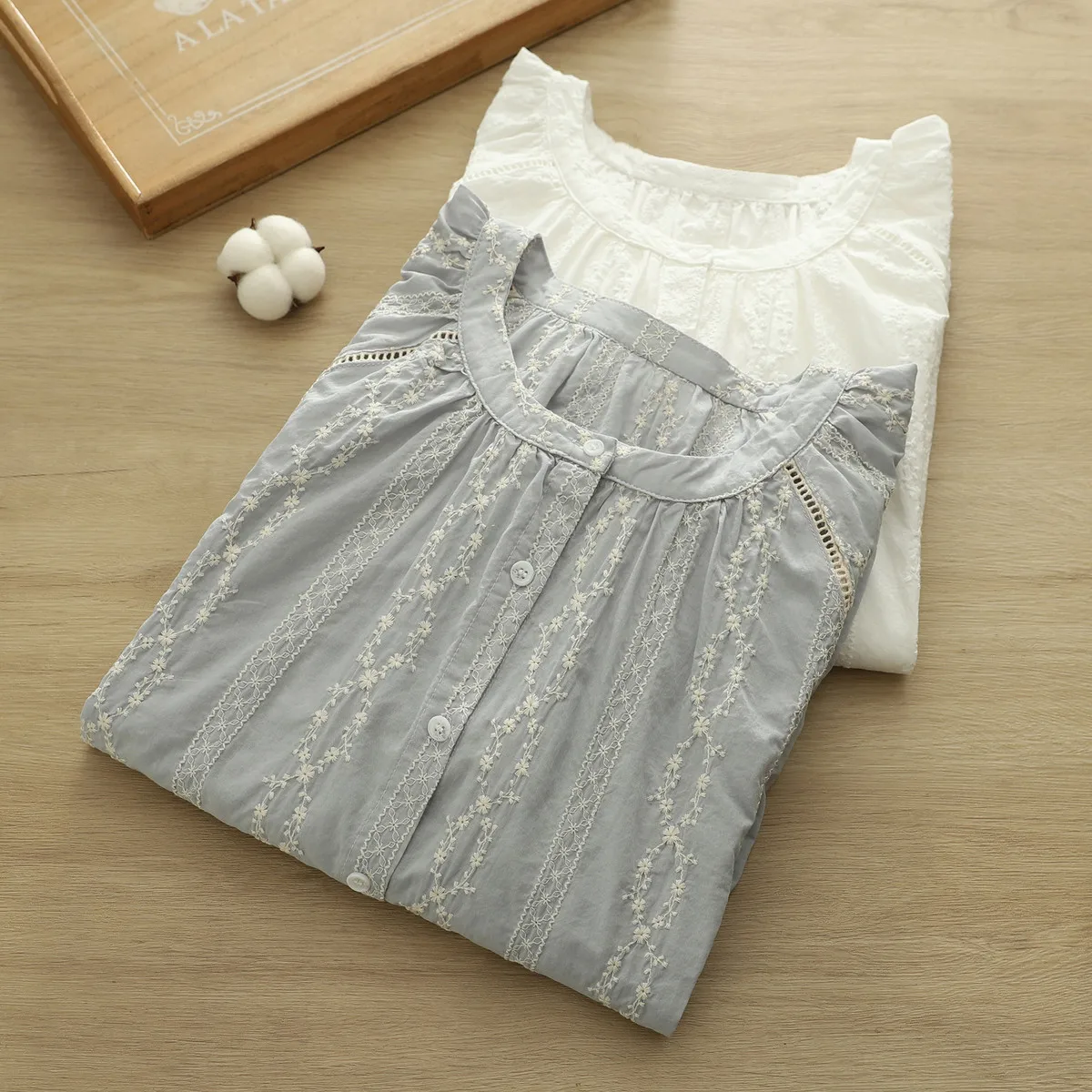 Vêtements japonais Mori Kei 2026, chemises brodées 100% coton gris et blanc, chemisiers à manches longues, hauts ajourés, vêtements bohèmes pour femmes