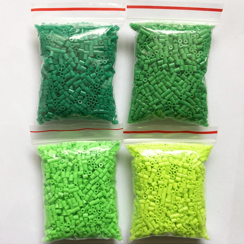 Borsa da 2.6mm/4 pezzi Mini 8000 pezzi Perler Hama Beads perline di ferro per bambini puzzle fai da te giocattolo regalo fatto a mano di alta qualità