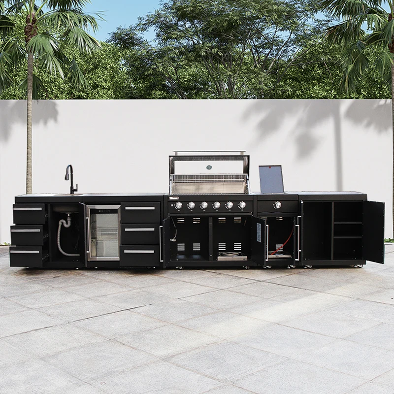 

Integral courtyard BBQ grill Built-in outdoor kitchen garden
