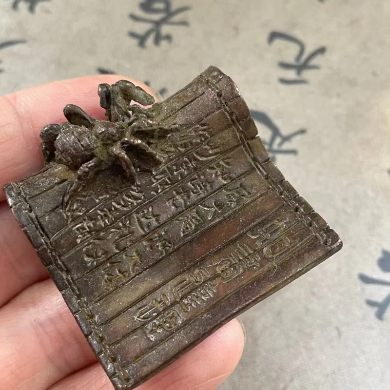 Objets de collection anciens divers : livre en bronze « Connaissance et Sagesse » en cuivre pur massif, articles anciens vintage, décoration de table à thé pour la maison