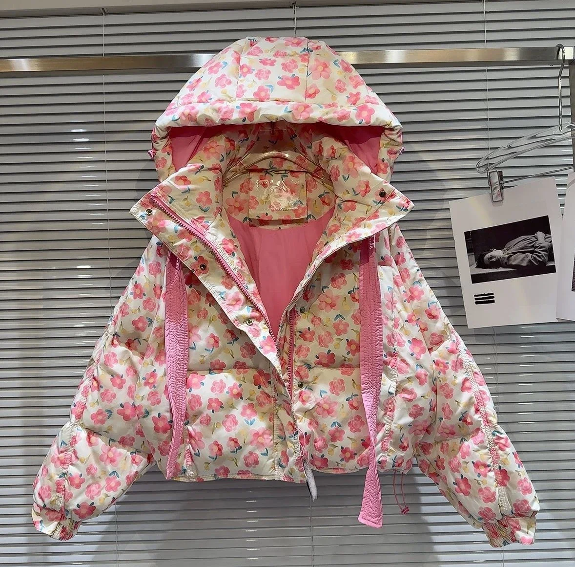 Girls Cotton Jacket 2024 Winter New Flower Cartoon Pattern Sweet and Fashionable Hooded Down Cotton Jacket