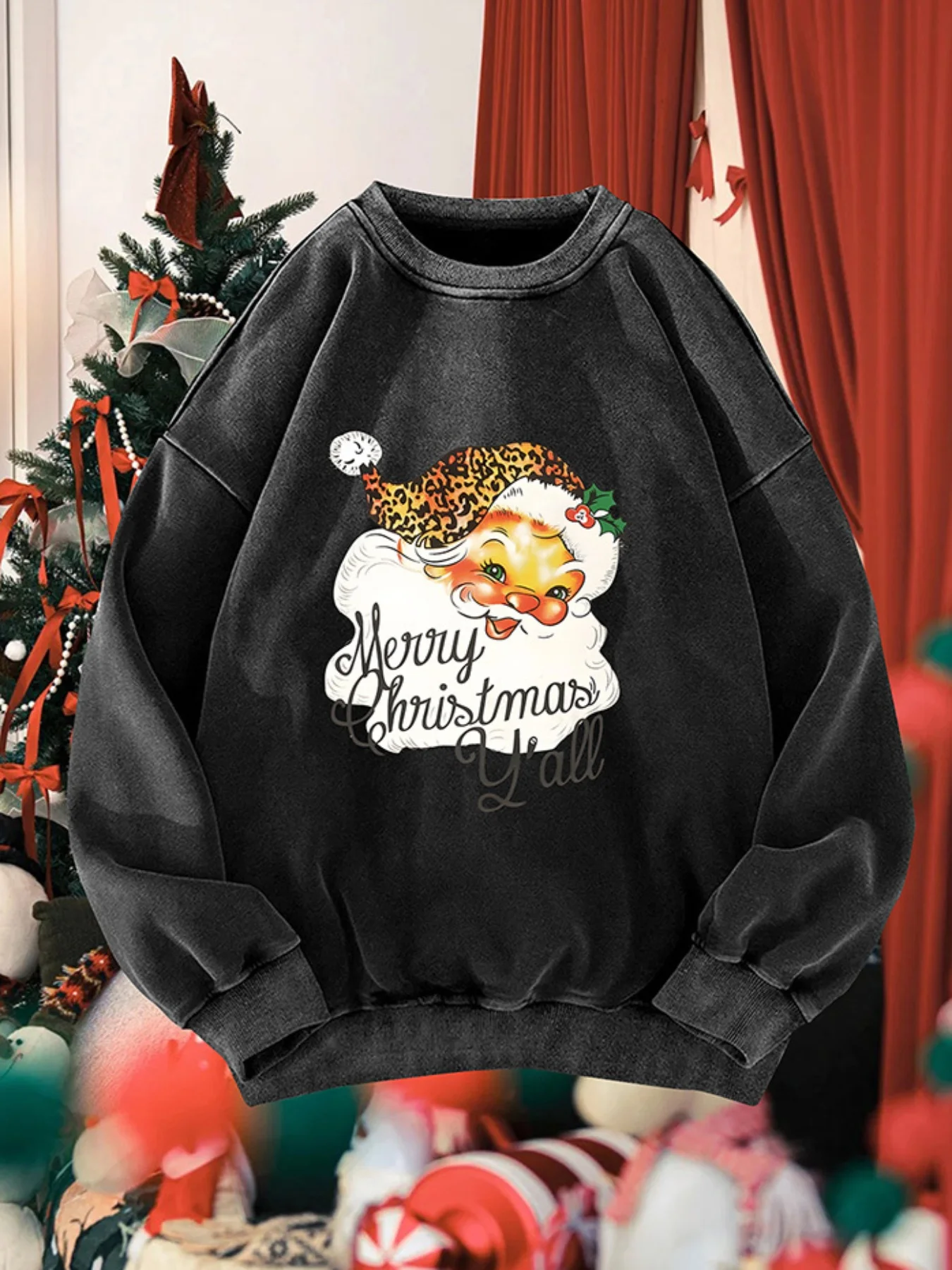 

Women's Vintage Christmas Santa Claus Sweatshirt - Oversized Y2K Streetwear Pullover with Merry Christmas Text