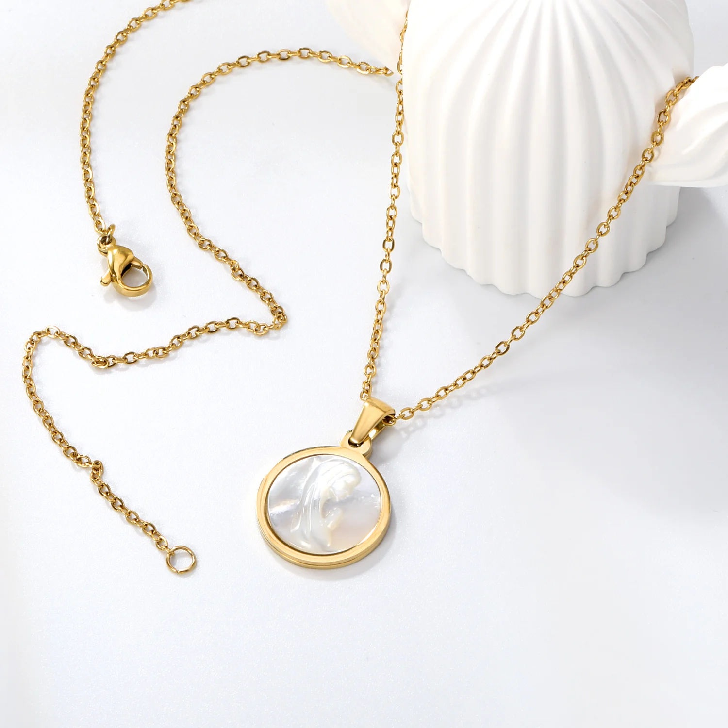 Round Pattern Imitation Pearl Engrave Prayer Girls Pendant Necklace Religious Trendy Carve White Shell Choker Colar