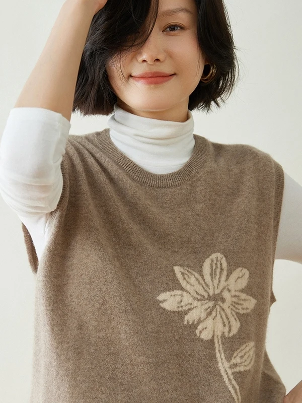 

2025 New Women's Camere Sweater round Ne Svel Knitted Vest Loose Slimming Versatile Sweater Comfortable Warmth