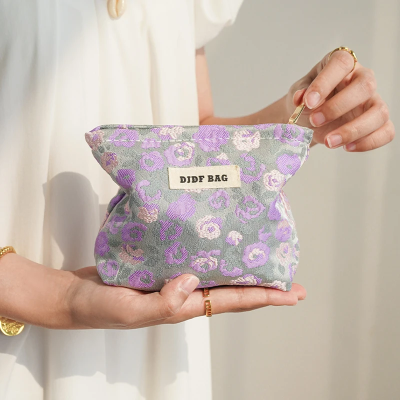 Purple Flowers Women's Cosmetic Bag Portable Small Zipper Cosmetic Storage Bag Commuter Lipstick Packet Coin Purse Liner Bag