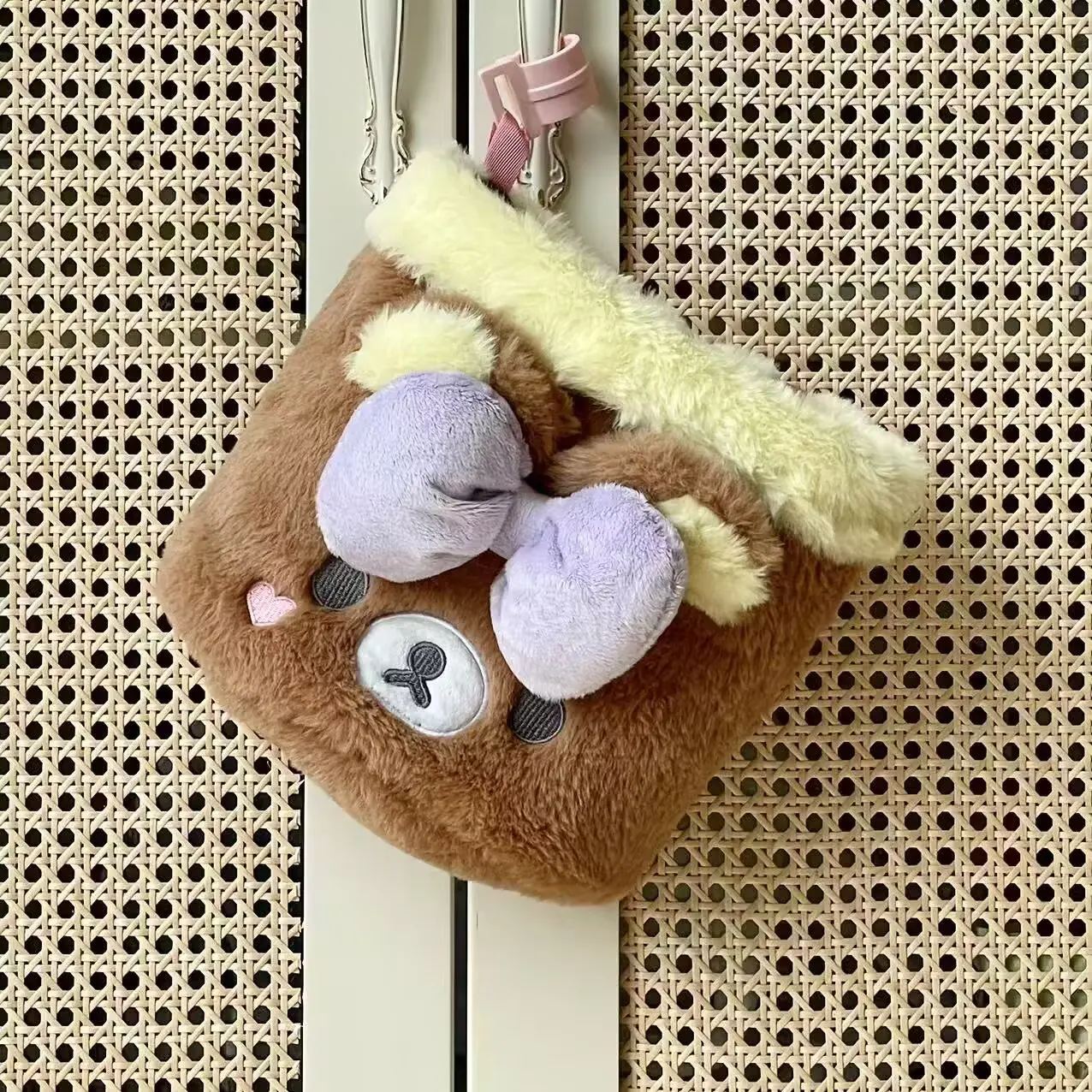 Rilakkuma Hängetasche für Schlafsaal – Süßer Korilakkuma Plüsch-Organizer, weicher Kawaii Caddy für Schreibtisch-Kosmetikaufbewahrung für Mädchen – Detail 3