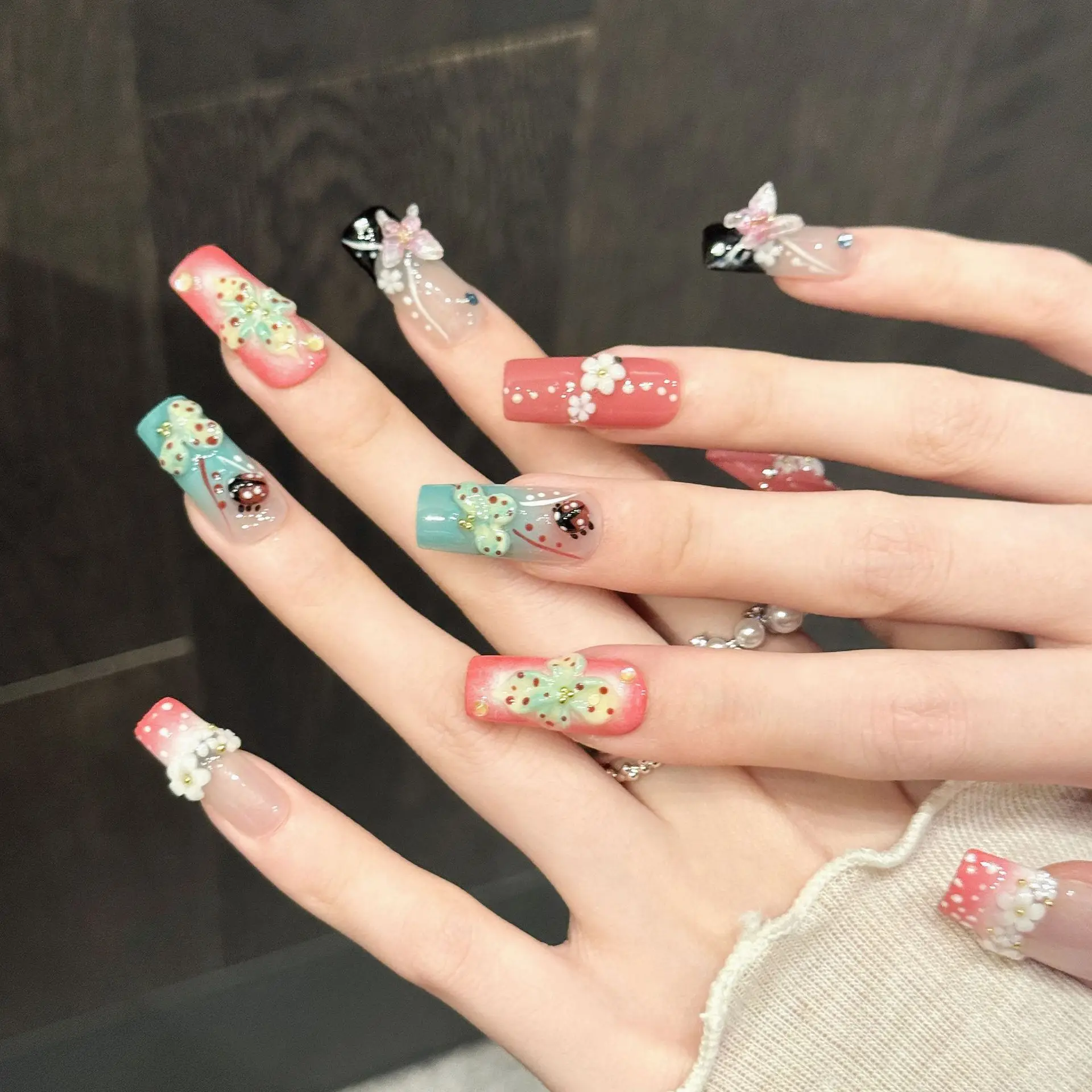 

10pcs Square Shape Press on Nails Chinese Style Handmade Vintage Sweet Red Blush Blending with Carved Ladybug Details Reusable