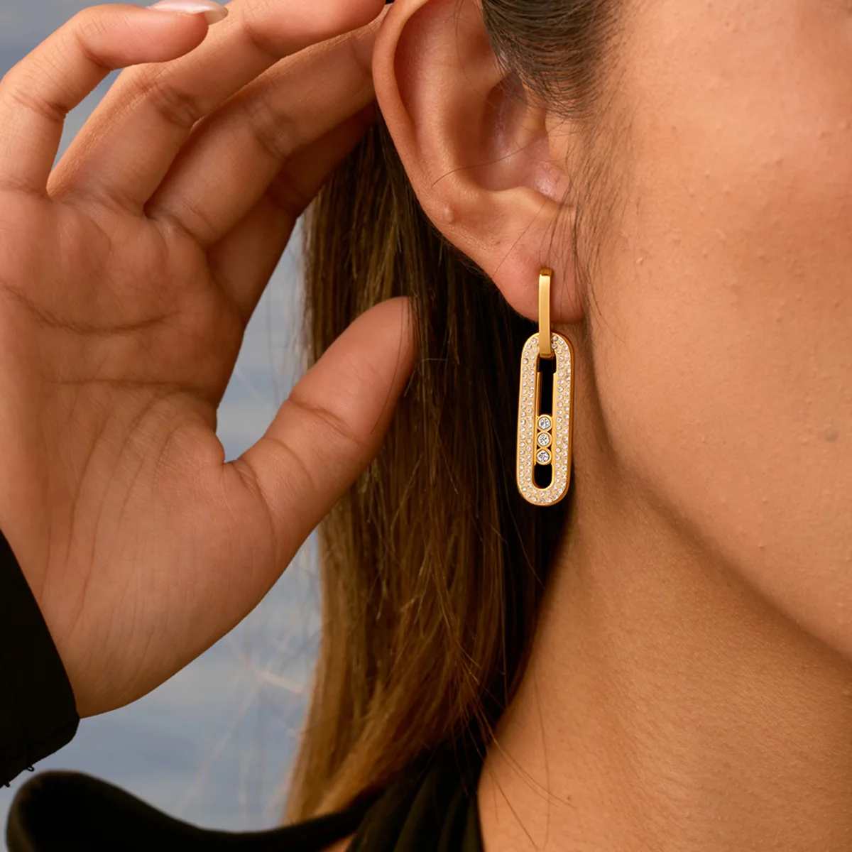 New stainless steel earrings, unique, fashionable, and elegant paperclips, color-resistant, coated with 18K gold for women