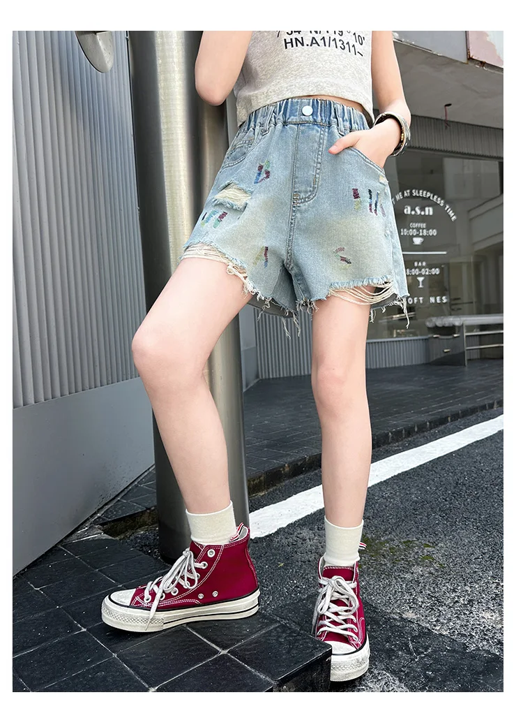 Sommerliche, stylische, zerrissene Jeansshorts mit Stickereien für Mädchen im Teenageralter, High-Fashion-Street-Style, Mini-Shorts für Kinder – Detail 4