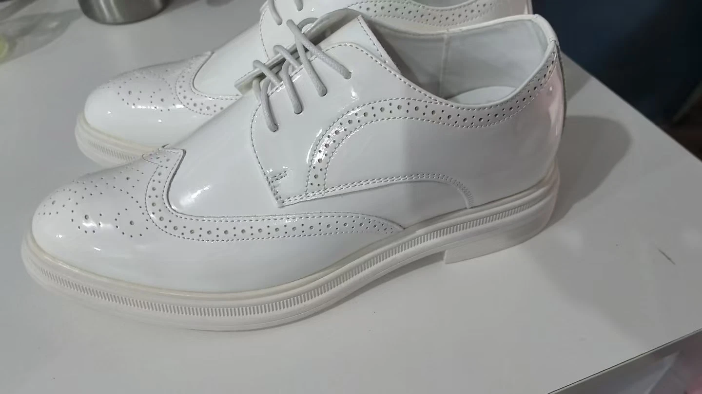 Brogue-Schuhe für Herren, weißes Lackleder, 6 cm, versteckte Höhenerhöhung, Einlegesohlen, formelle Kleidung, lässige Oxfords für Hochzeit, Business – Detail 4