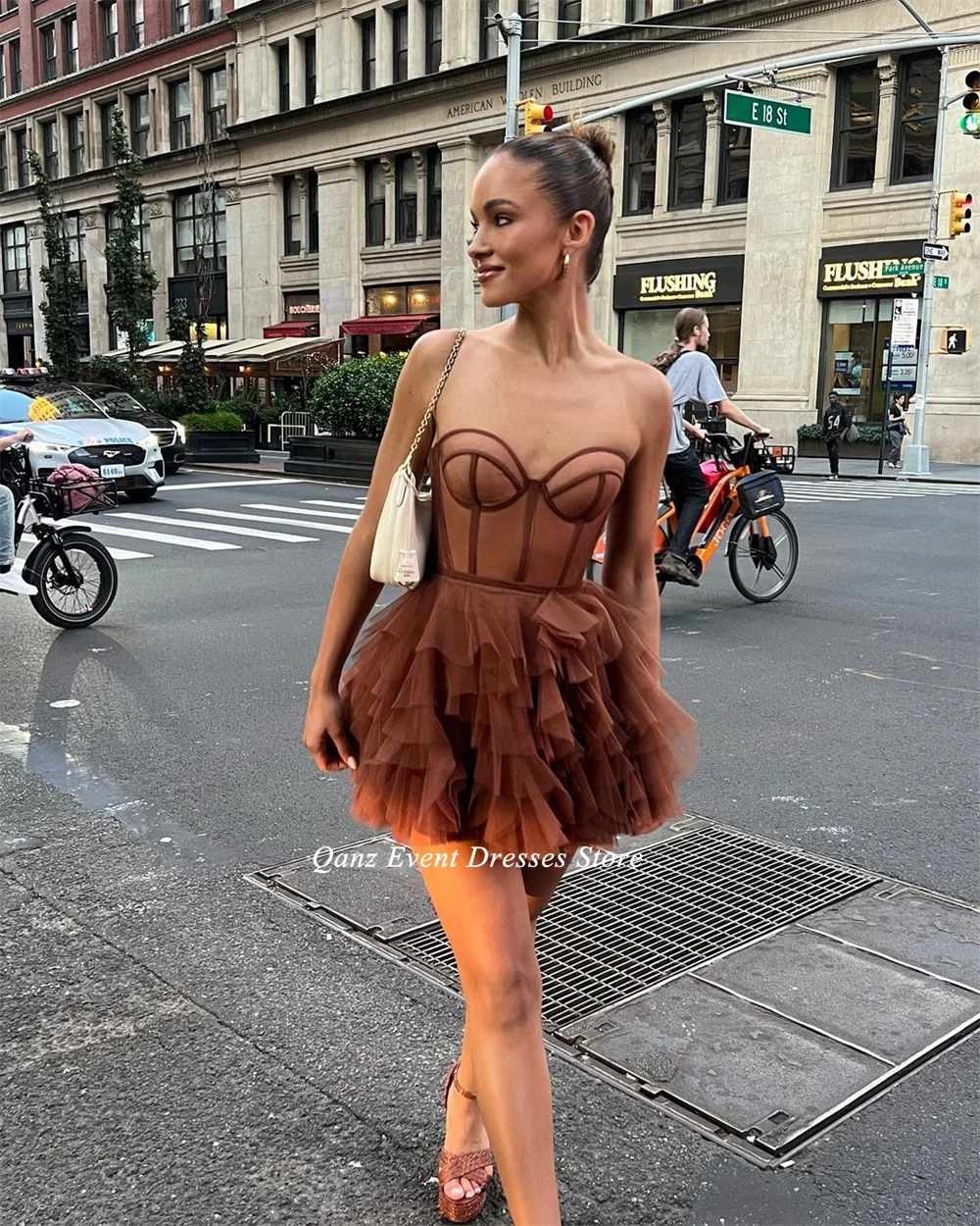 Qanz-Robe de Bal Courte Sexy en Tulle Marron pour Femme, Tenue d'Anniversaire Personnalisée, Sans Bretelles, Mini Volants, Zones de Plis