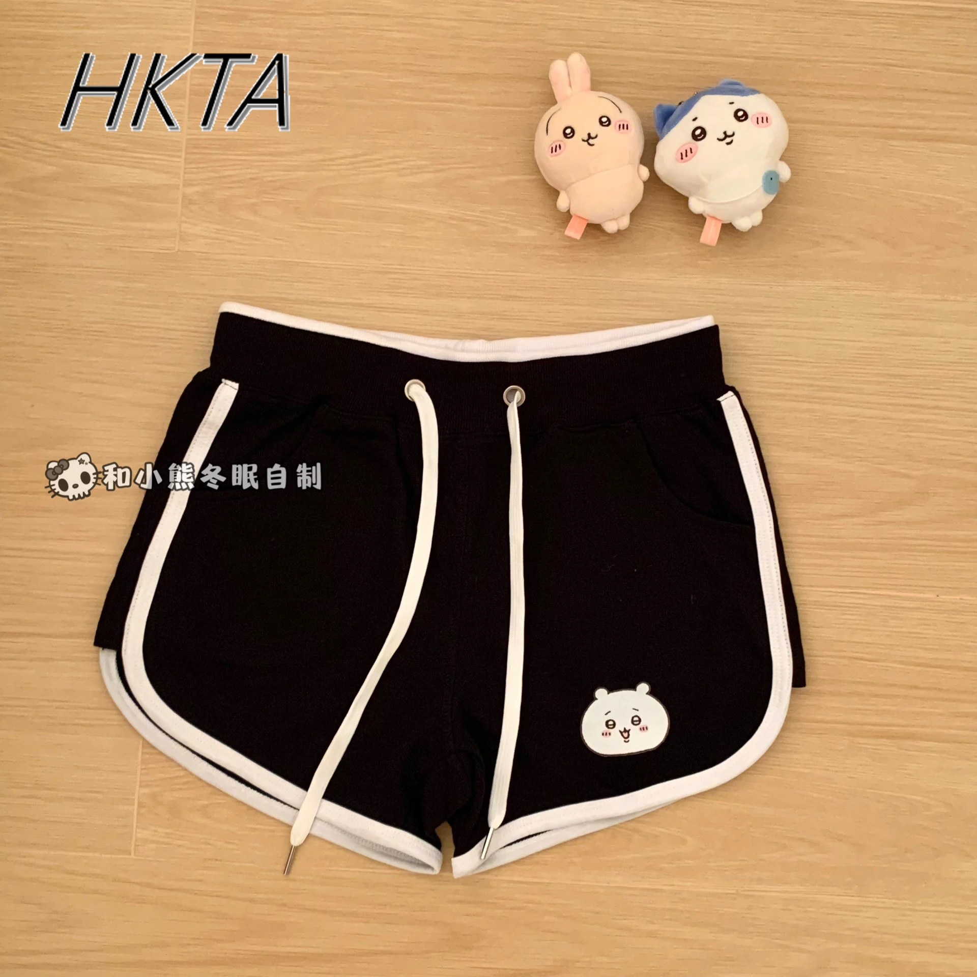 Pantaloncini casual larghi in tinta unita con stampa simpatico cartone animato giapponese Abbigliamento estivo da donna Pantaloncini sportivi con lacci versatili e sottili Pantaloni caldi