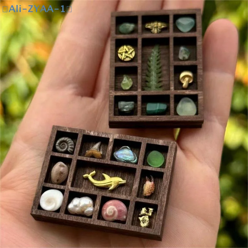【ZYAA-1】1/3-teiliges Miniatur-Schmuckregal, Kristallregal, Puppenhaus-Miniatur-Dekor, mehrere Fächer, hölzernes Schmuck-Präsentationstablett