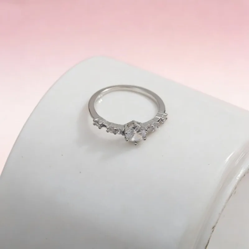 New copper inlaid zirconia super sparkling diamond ring