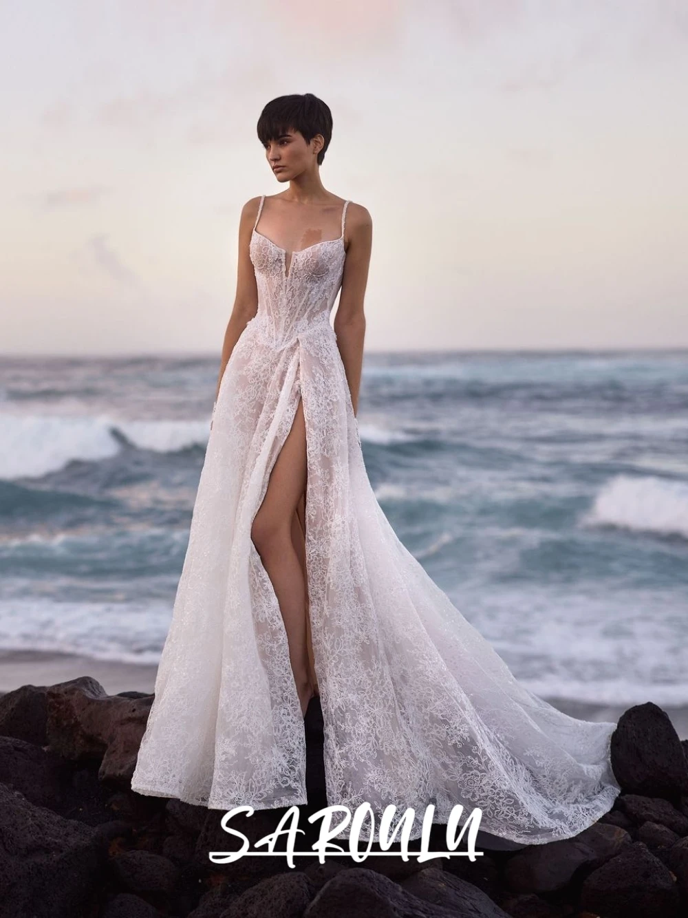 

Nude-ivory Fully Appliques Lace Wedding Dress Elegant A Line Zipper Back Gorgeous Glitter Customized Bride Wear With High Slit