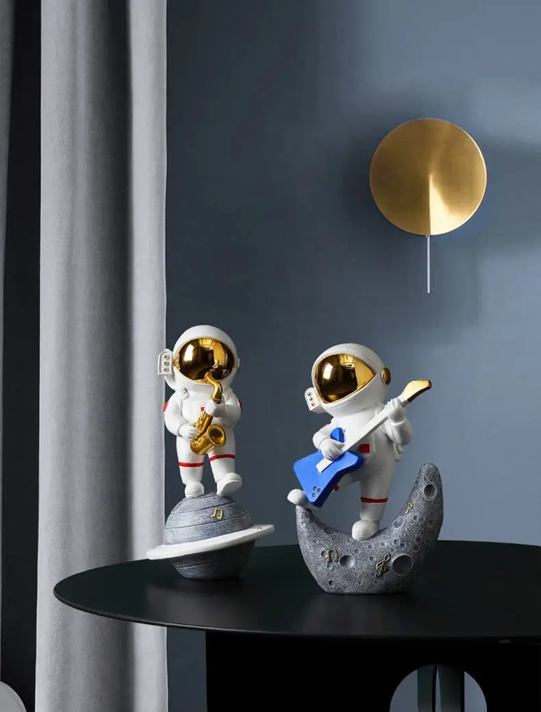 

Figurine Home Decor Resin Astronaut Statue Collectible Spaceman Sculpture Decorative Music Ornament for Desktop Bookshelf Office