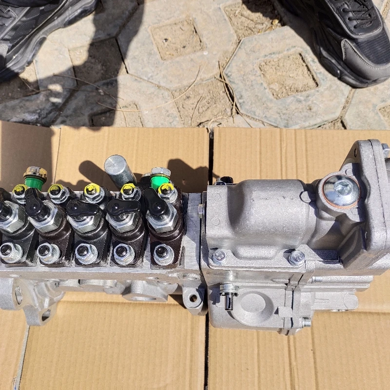 Weichai WD615  Engine Accessories High-pressure Oil Pump Fuel  Pump 612601080575 Fuel  Pump