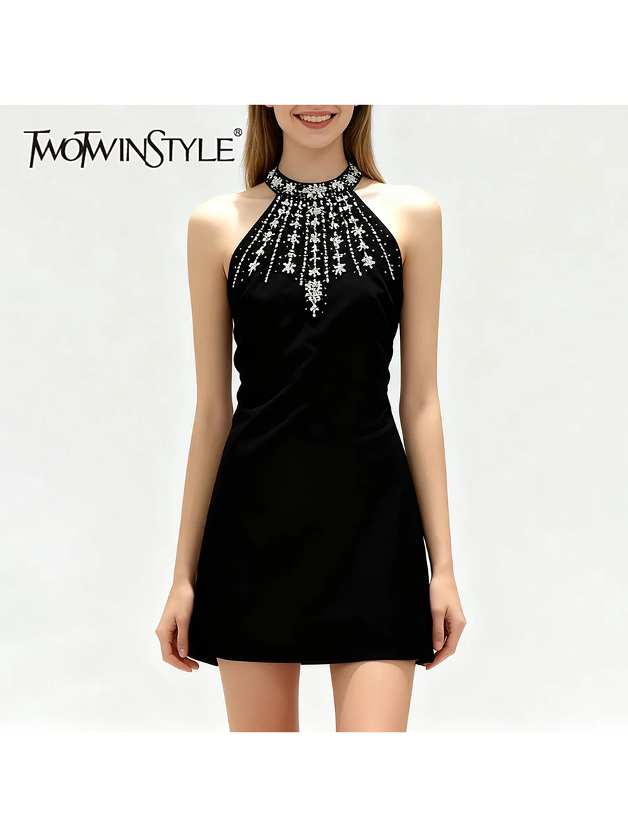 

TWOTWINSTYLE, элегантные мини-платья с черными бриллиантами для женщин, туника без рукавов с лямкой на шее, темпераментное платье, женская мода, новинка