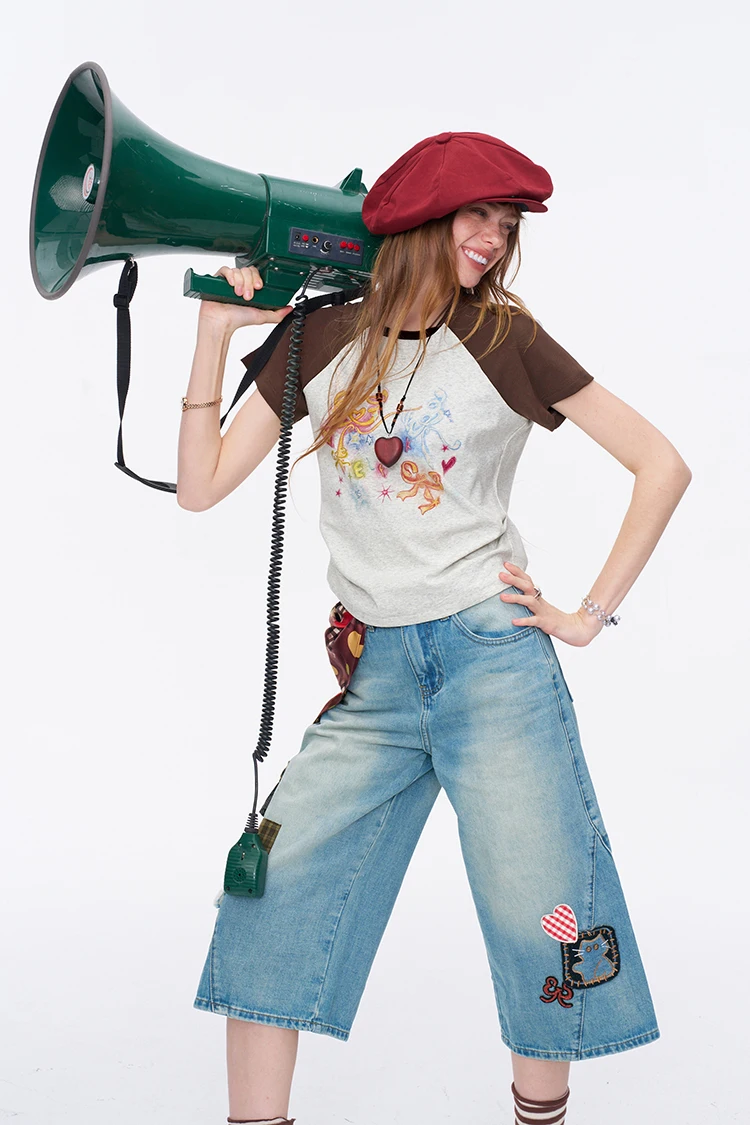 ELFSACK Women's Sweet Short Sleeve Graphic Tee with Cute Print, T-Shirt with Multiple Color Options, Loose Casual Autumn Top