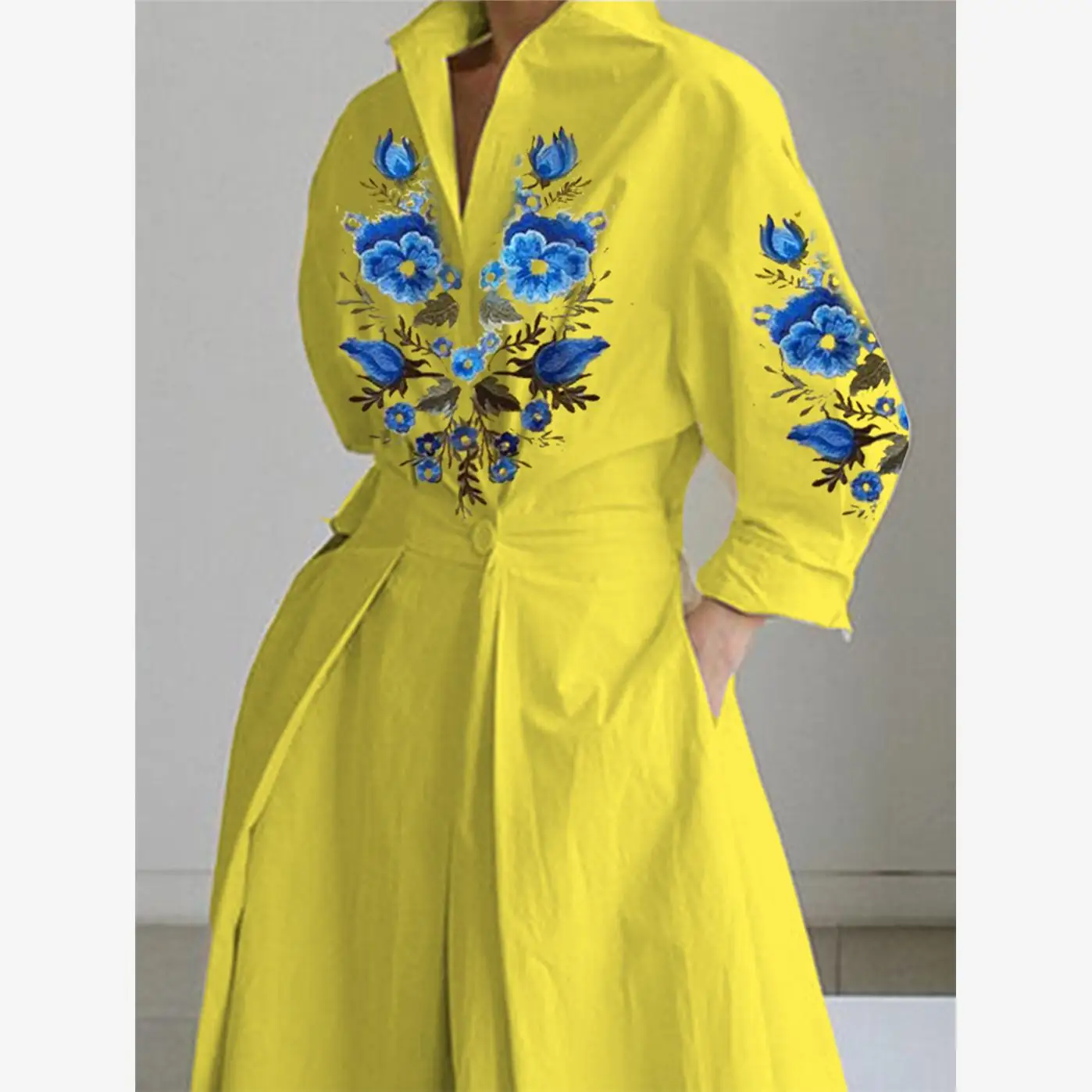 เสื้อผ้าผู้หญิงใหม่ประจำฤดูใบไม้ผลิปี 2024 ลายพิมพ์ คอตั้ง ไหล่เดียว ติดกระดุมเอว ทรงเอไลน์ ยาว ดีไซน์หวาน สไตล์เกาหลี เอวสูง