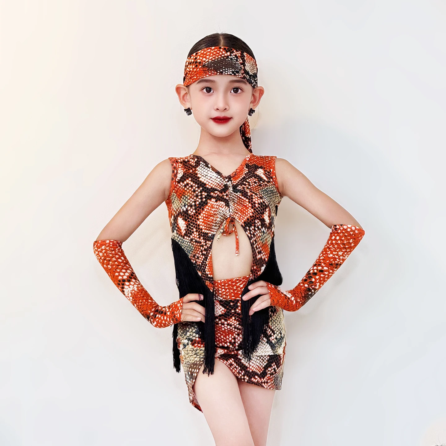 

Новинка 2023 года, одежда для латинских танцев, костюм для танцевального шоу для девочек, топ с бахромой, юбка, комплект, детский сценический наряд для румбы, сальсы, VBH2277