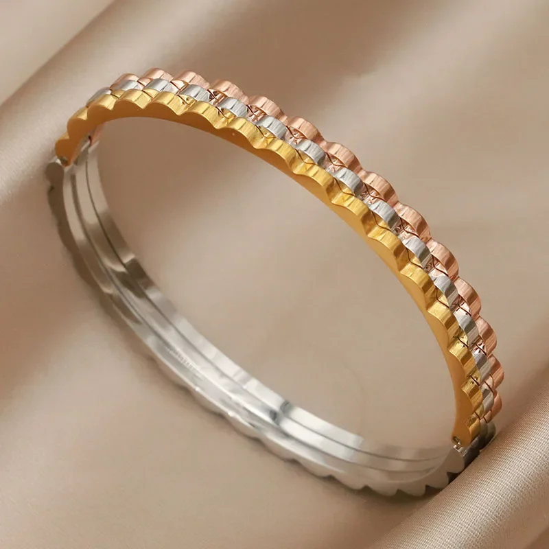 Stainless Steel Metal Flower Pearl Bangles&bracelets for Women Fashion Brand Jewelry Elegant Shell Letter V Bangles Accessories view 3