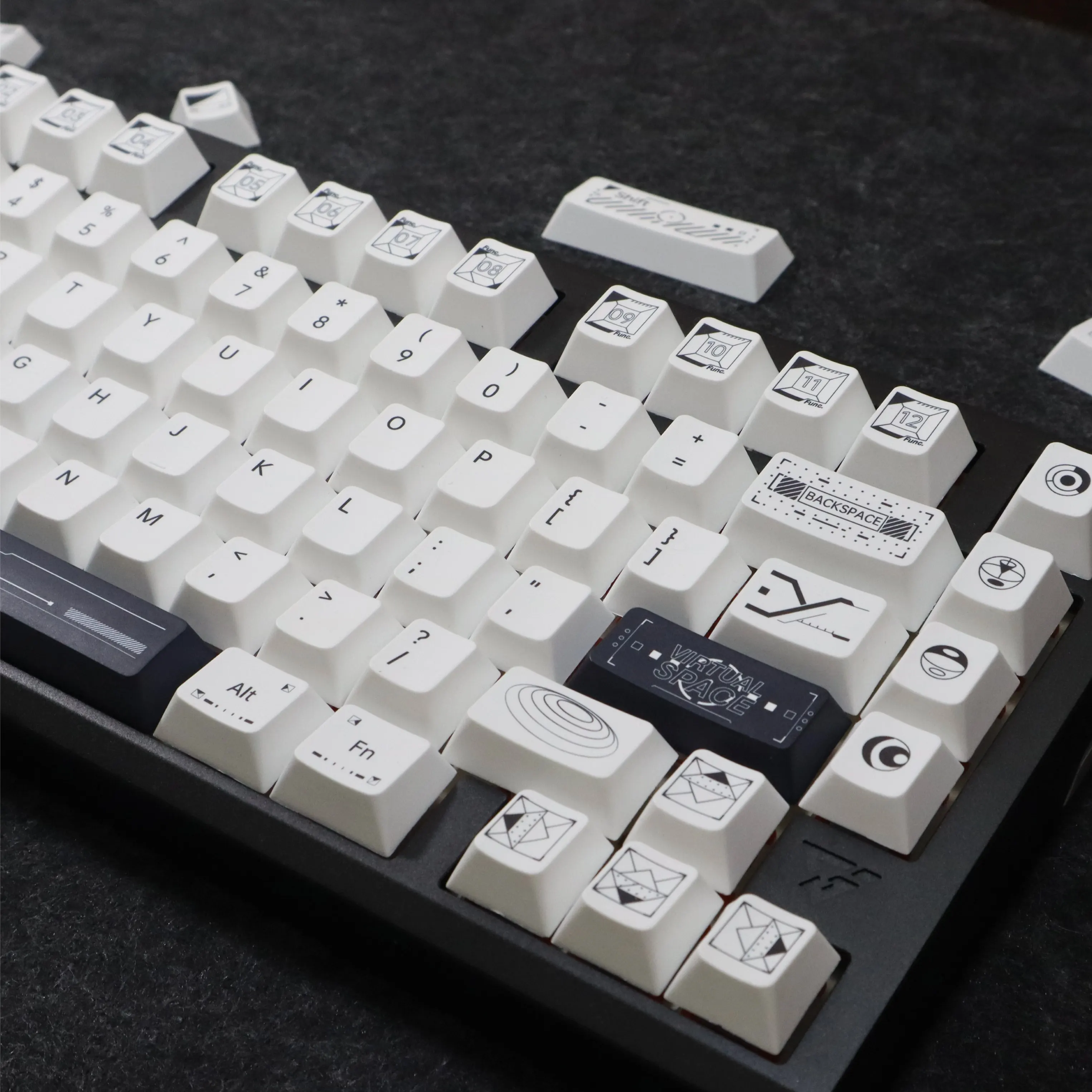 Simple original keycaps, original high PBT material, hot sublimation process, customized keyboard