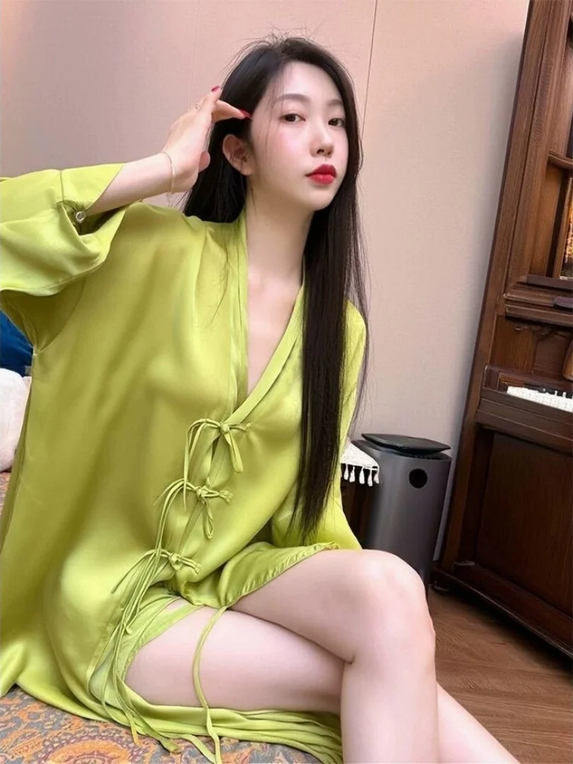 

Элегантное тонкое женское летнее платье из ледяного шелка с длинным рукавом, V-образным вырезом, поясом, свободным кроем и прямым силуэтом