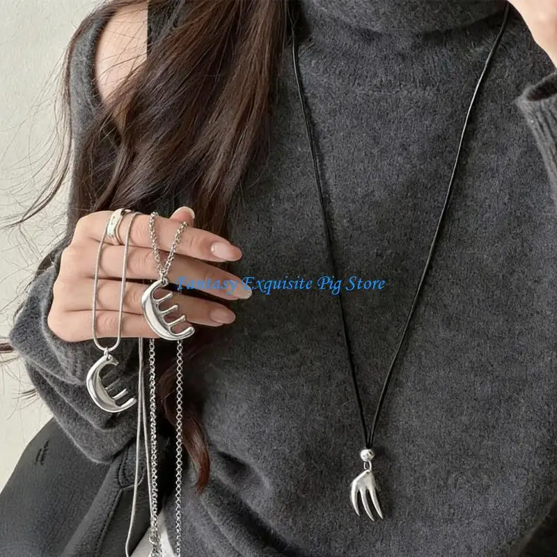 عقد بقلادة مشط بتصميمات مرنة ومريحة لأي مناسبة