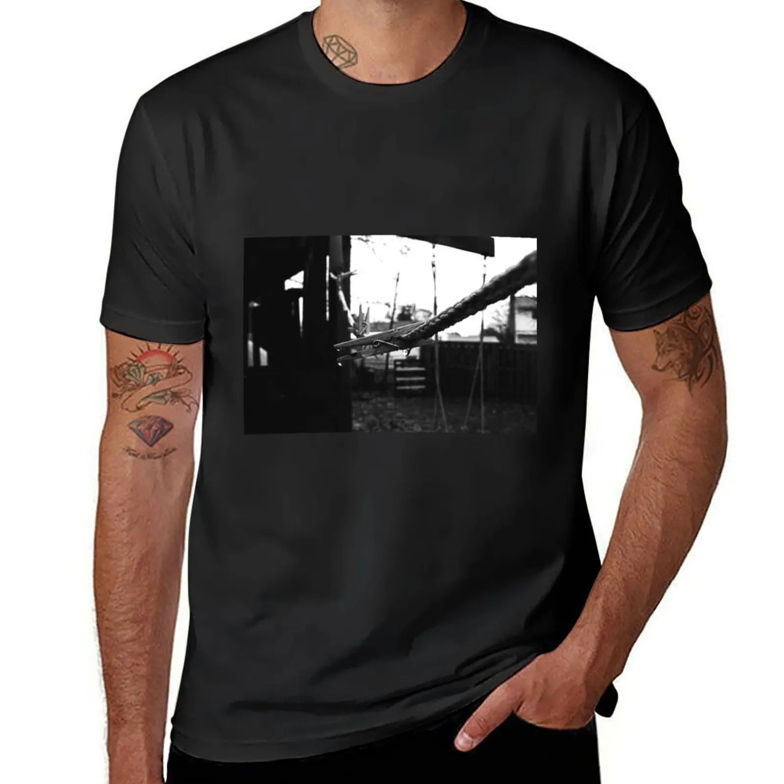 

Hanging on T-Shirt Short sleeve tee Blouse black t shirts for men