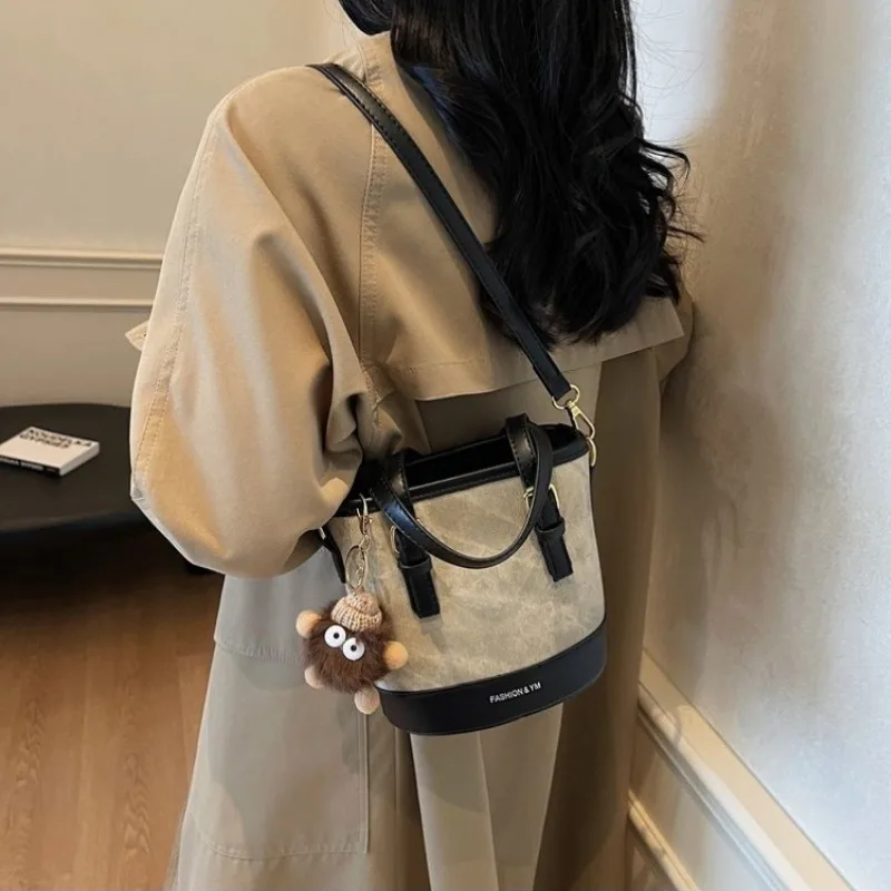 

Female Travel Companion Bag Dependable And Fashionable Shoulder Crossbody Bag For Creating Lasting Memories