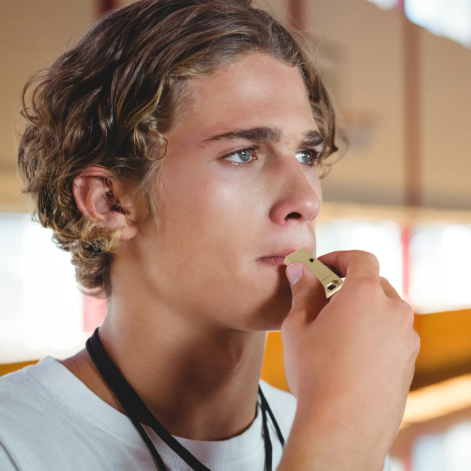 صافرة الطوارئ المحمولة دائم النحاس صفارة إنقاذ بصوت عال واضح الصوت المشي لمسافات طويلة التخييم الرياضة المفاتيح ديكور