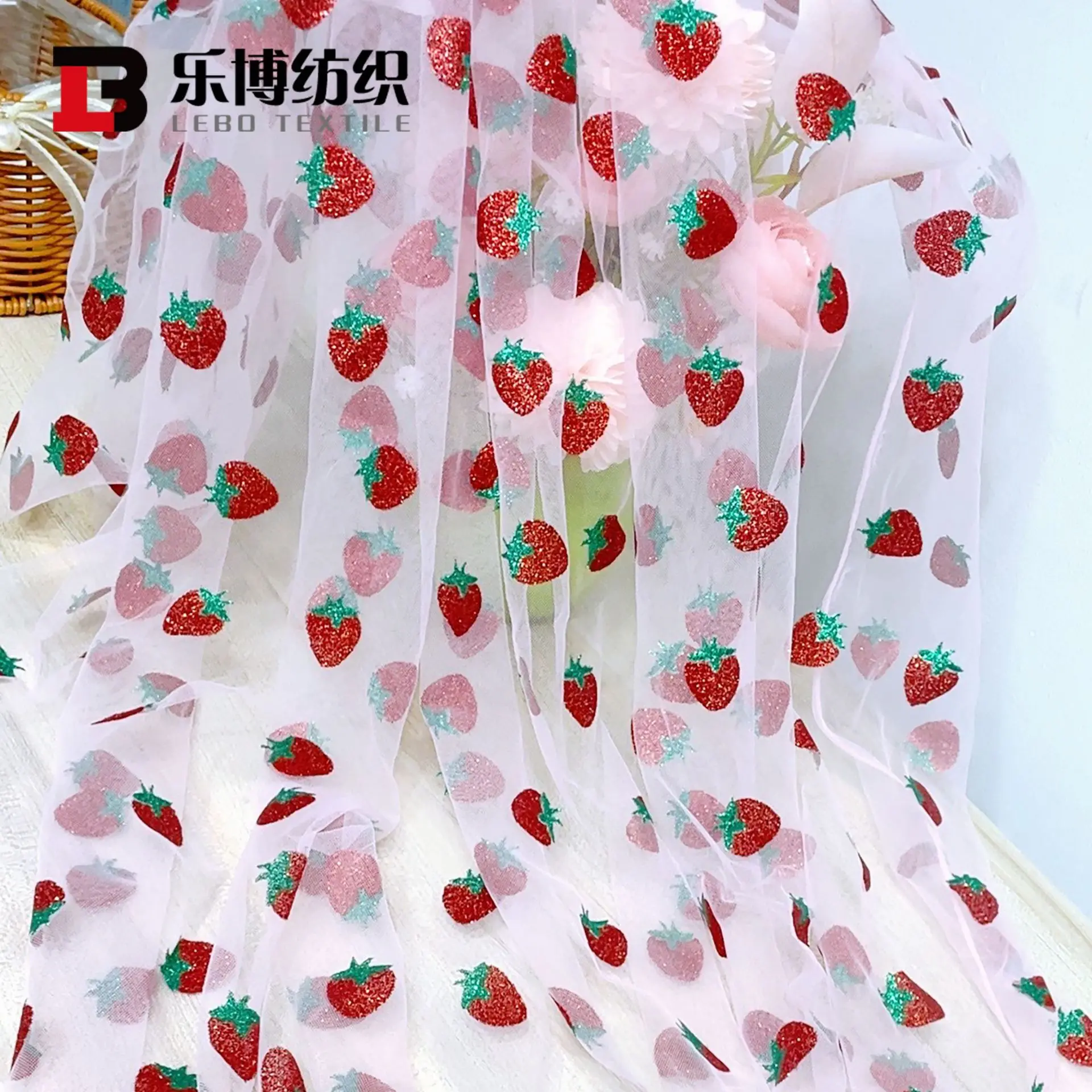 0.9x1.5M Strawberry Printed Gold Mesh Mesh Printed Micro-elastic Background Decorative Mesh Fabric Strawberry Mesh Tablecloth