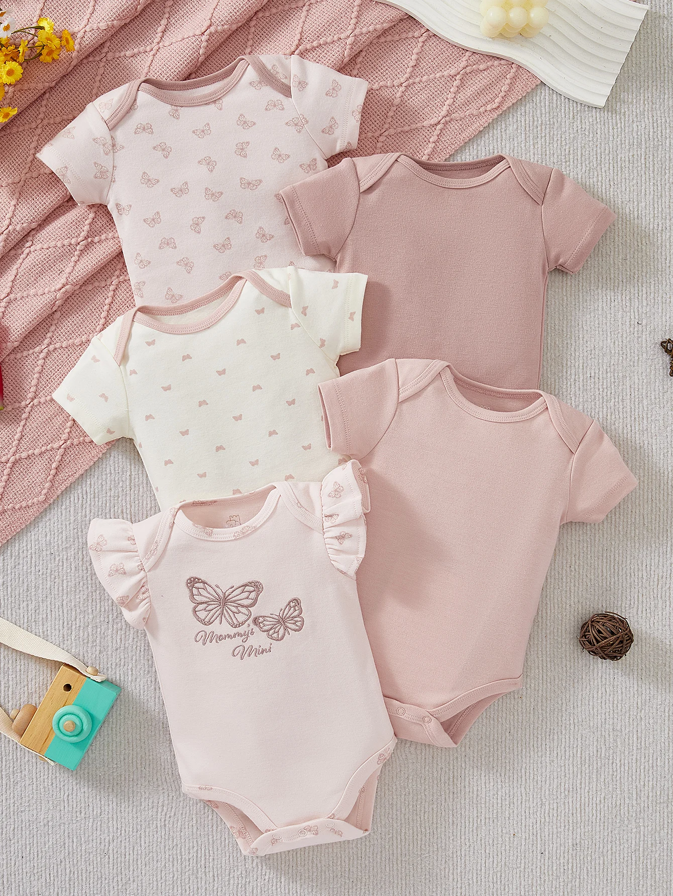Newborn triangle romper, crawling outfit, cute baby girl style 5-piece set, suitable for all seasons: spring, summer, autumn, and winter, very suitable for outdoor activities