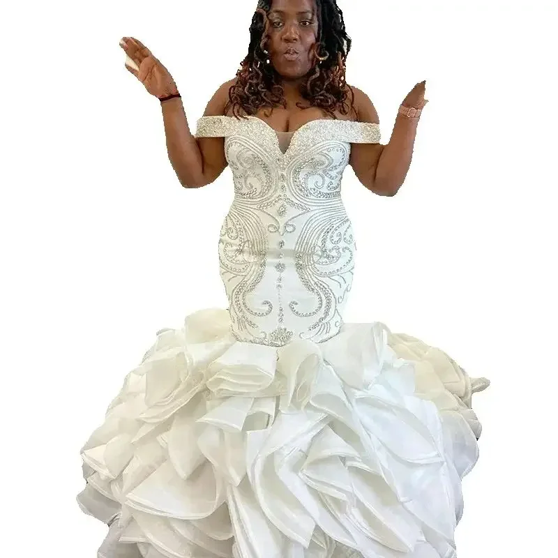 Maßgeschneidertes Luxus-Hochzeitskleid mit Herzausschnitt, Perlen und Kristallen 2024, Schleppe, Robe De Mariee, schulterfrei, mit kaskadierenden Rüschen