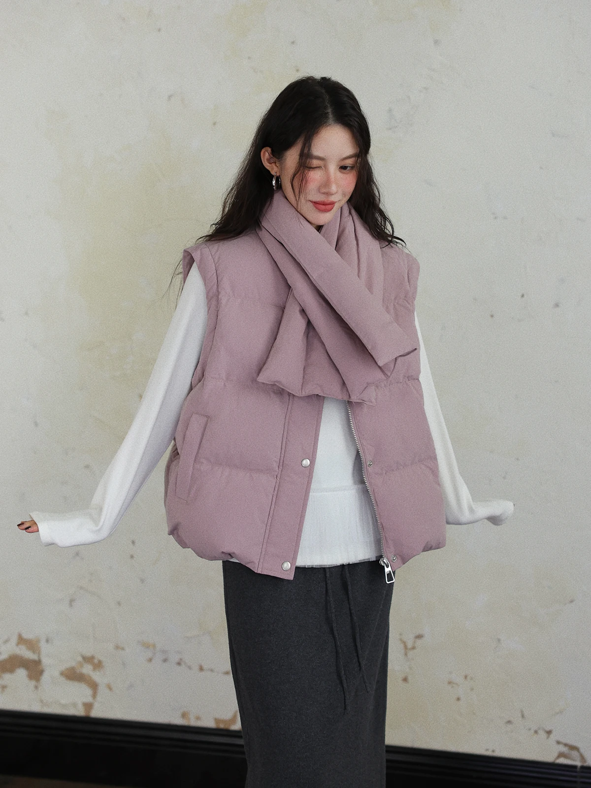 جاكيت نسائي منفوخ بتصميم DR قابل للفصل وقابل للارتداء بطريقتين مع وشاح، 90% ريش، فضفاض، عصري للشتاء